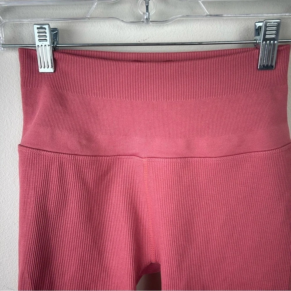 Spiritual Gangster Seamless Ruffle hem biker shorts in dusty rose size: XS/S - Picture 2 of 8